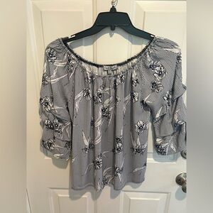 Woman’s blouse lightweight Crave fame brand size M